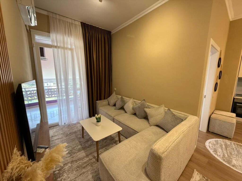 📣 AFFITTO SUPER Appartamento 1+1 con Parcheggio 📍 Giardino Botanico, Vicino alla Moschea ✨ 💶 Prezzo 75.000 Leke/Mese