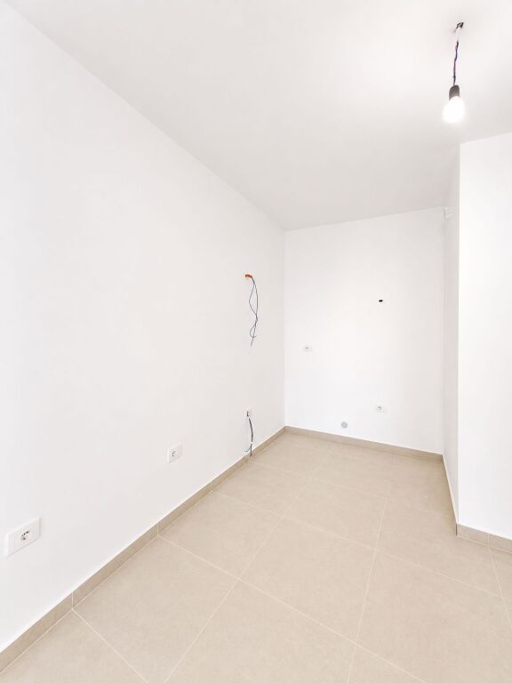 🏡 Shitet Apartament 1+1 – Rrethi i Golemit