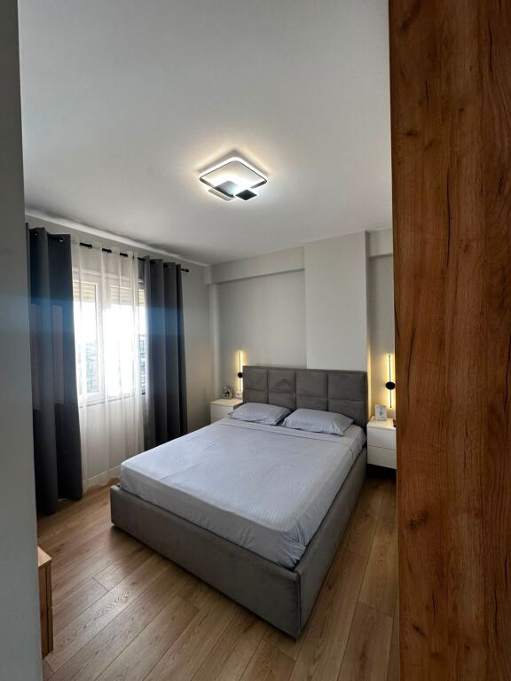 Shitet apartament 2+1