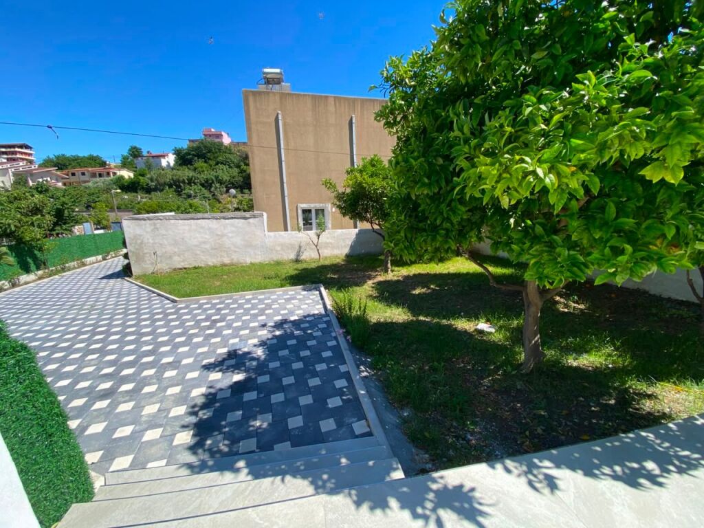 Shtepi Private afer Qendres, Durres!