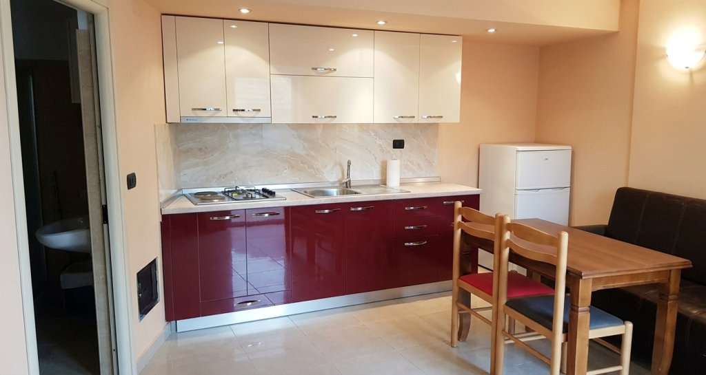 Duplex me qira – pranë Ambasadës Amerikane !