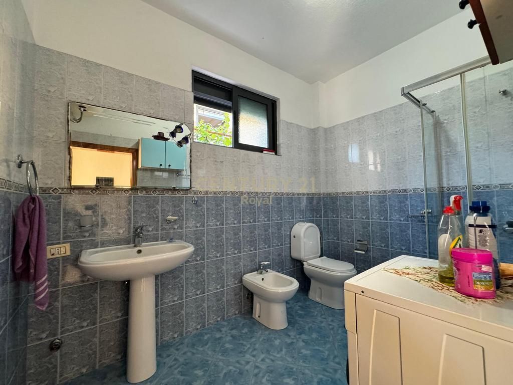 Apartment 2+1 on the first technical floor of a villa for rent near Frigorifero Tirana - 450€ | 120 m²