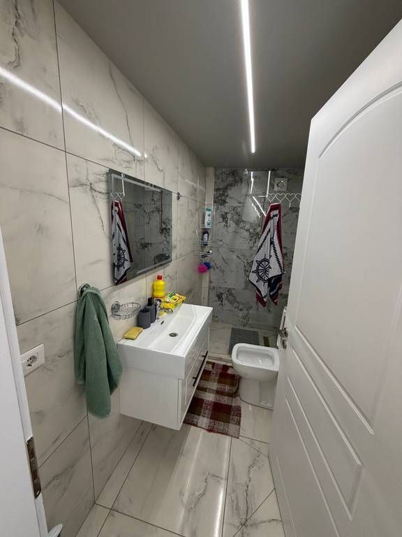 JAPIM ME QIRA APARTAMENT 1+1 RRUGA BARRDHYL