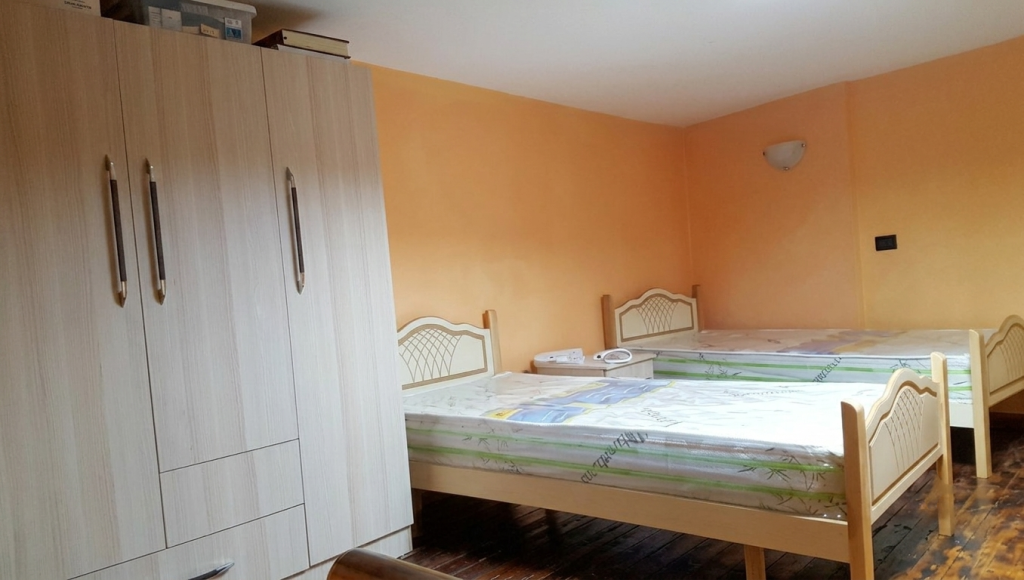 Duplex me qira – pranë Ambasadës Amerikane !