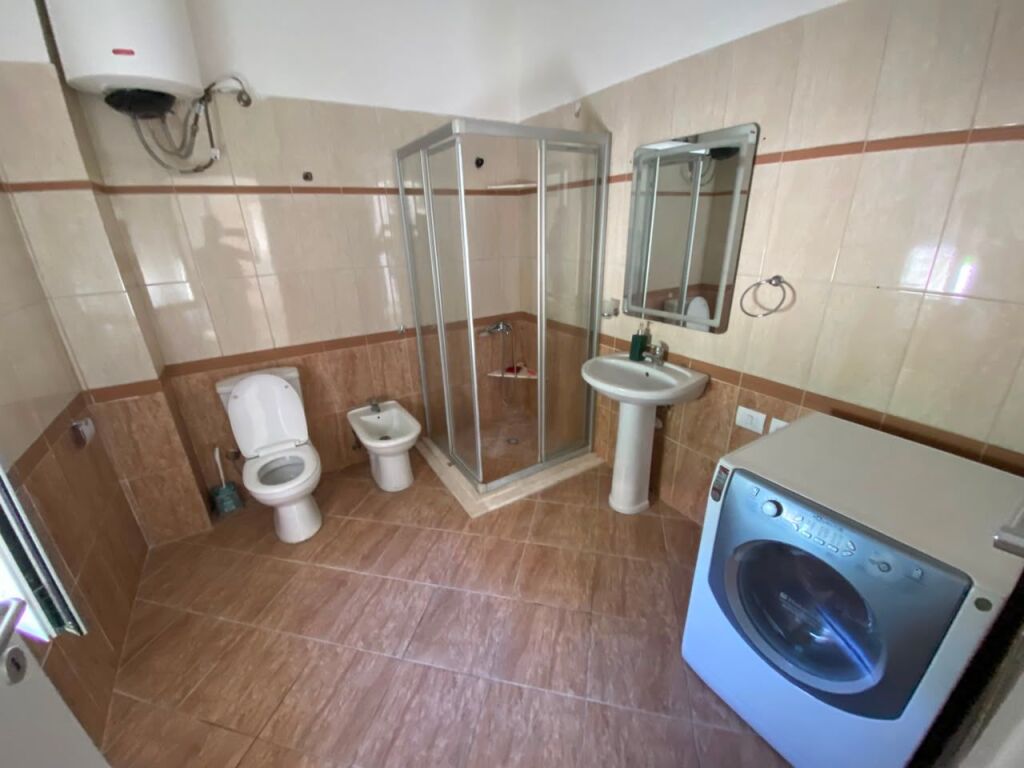 Shtepi Private afer Qendres, Durres!