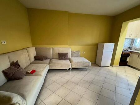 A 2+1 apartment is available for rent near the former Durresi restaurant.