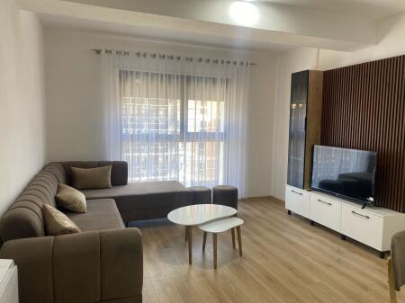 Tirana, for rent, 2+1 apartment with annex and balcony, 3rd floor, 113 m², 650 € (Bulevardi i Ri)