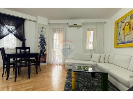 2+1+2 apartment for rent at 21 Dhjetori!