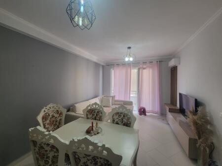 Kodra Diellit is selling a 2+1+2 apartment.