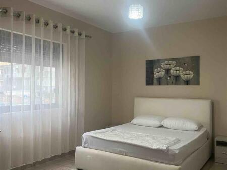 Jepet apartament 1+1 me qera ne don bosko ne fund te rruges 