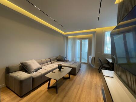 Jepet me qira 2+1+2 poste parkimi RIVERSIDE ASTIR 900€