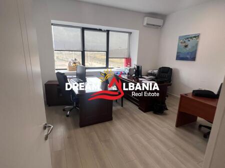 Kapanon per qera mbrapa City Park ne Vore ID ( 4281273 )