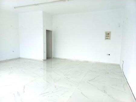 Negozio in Affitto Vicino alla Strada Bardhyl (ID BD21705) Tirana