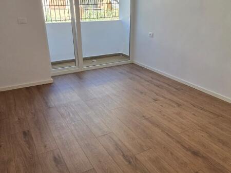 🏢In Mozaiku of Tirana, Sander Prosi Street, a 1+1 apartment is for sale for 125,000 euros.