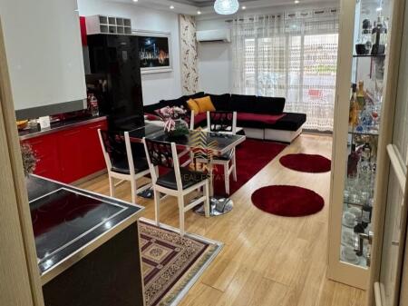 Shitet ,Apartament 2+1+2, 21 Dhjetori,245.000 Euro-0692036407