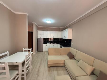 Jepet 1+1 me qira tek Green City