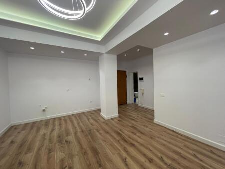 Apartment 2+1+2 for sale on Kavaja Street.