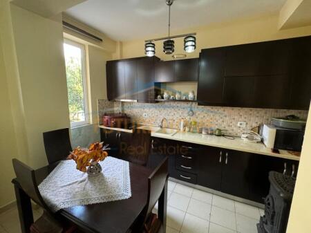 Affitto, Appartamento 2+1, Quartiere 16, Korçë (KO52857)