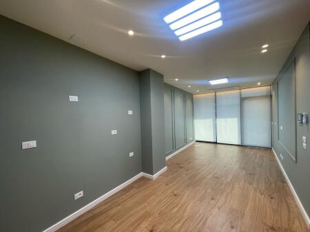 Jepet me qira zyre 2+1 tek Lake View Residence