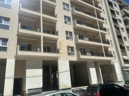 Qira, Ambient Biznesi, Laprake – Kompleksi AURA, 650 Euro/muaj I Diskutueshem-0692061134