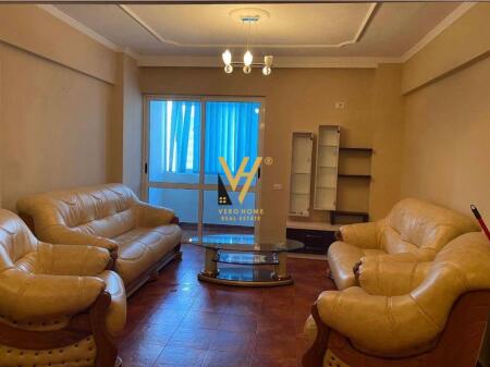 2+1 apartment for rent in Komuna e Parisit for 500 euros.