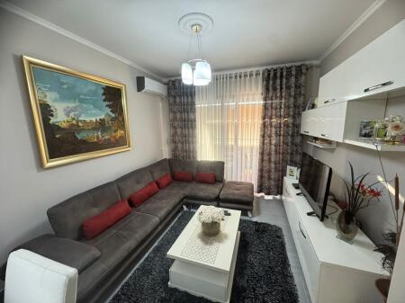 Shitet, Apartament 1+1, Unaza e Re, Tiranë.