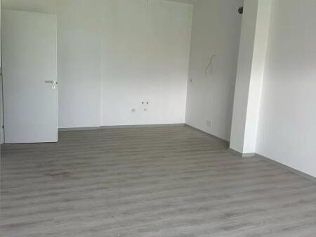 Apartament 2+1. 50000 leke.Rruga 5 Maji