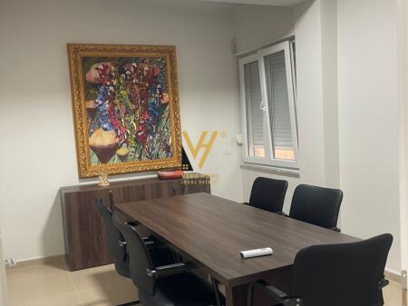 OFFICE FOR RENT 100 M2 ON KOSOVAREVE STREET 950 EURO