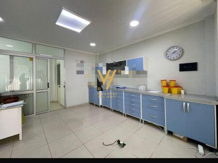 AFFITTASI NEGOZIO DI 37M2 IN VIA 4 MARTIRI A 400 EURO