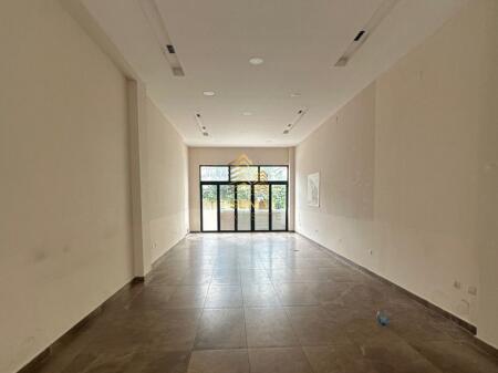Qera, Ambient Biznesi , 21 Dhjetori, 900 Euro/Muaj-0692086212