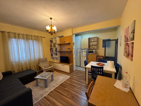 Shitet apartament studio Te Ish Parku 