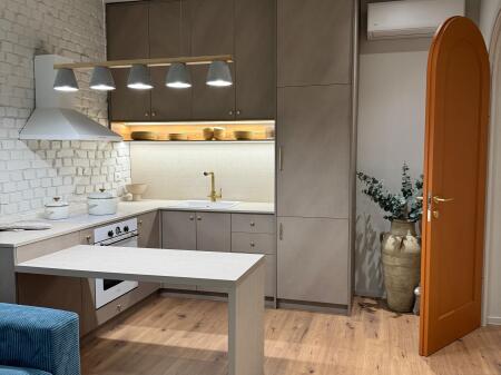 An apartment 2+1 is for rent on Myslym Shyri Street.