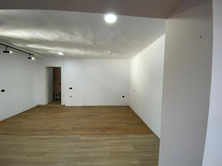 Negozio in Affitto Vicino alla Pediatria (ID BD21706) Tirana.