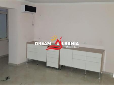 Zyre me qera ne rrugen Kongresi i Manastirit, prane QSUT ne Tirane (ID 4261679)