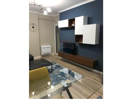 1+1 apartment for rent, Paris Commune!
