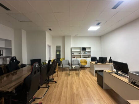 Ufficio in affitto in Via Kavajë (ID BZ2610) Tirana