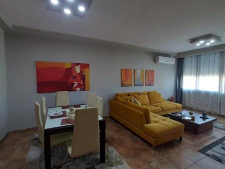 Shitet Apartament 3+1+2 Rruga e Dibres