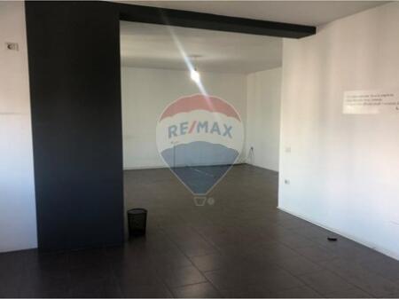 A 2+1 apartment is available for rent for offices at Zogu i Zi.