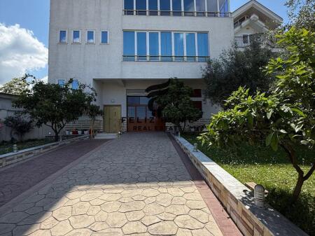 AMBIENT BIZNESI ME QERA 110 M2 FARKE 800 EURO