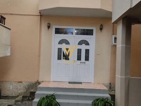 AFFITTASI INGRESSO 2+1+ GIARDINO IN ALI DEMI 38.000 LEK