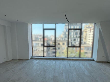 Ufficio in Affitto 2+1 in Via Kavajë (ID BZ2614) Tirana