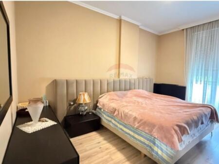 Jepet Apartament 3+1 Me Qera Tek Ambasada Amerikane