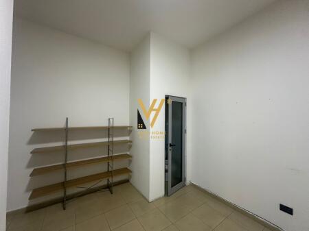 SHOP FOR RENT 22 M2 IN THE CENTER 40,000 LEK