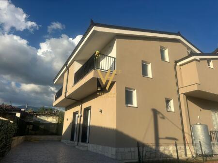 SI AFFITTA VILLA DUE PIANI IN VIA DELLE VILLE, LUNDER 1.500 EURO