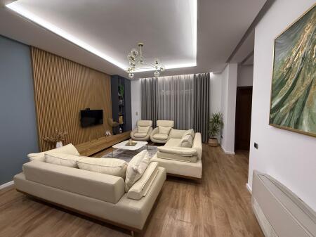 🏢A few minutes away from Kristal Center, Rr. Abraham Lincoln, a Duplex is for rent, 3+1+3+parking space, furnished, 1,000 Euro.