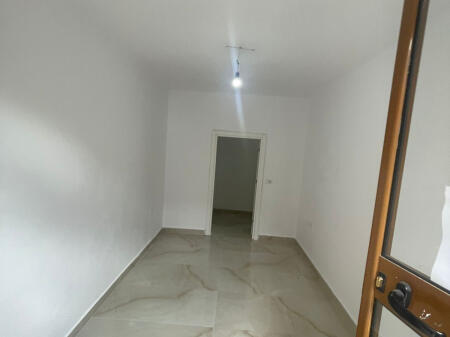 Negozio in Affitto in Myslm Shyri (ID BD21707) Tirana