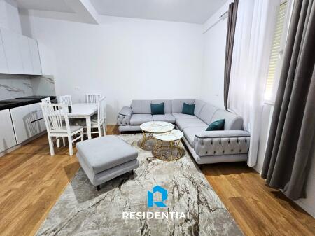 Tek Pazari I Ri, Jepet Me Qira Apartament 1+1 I Mobiluar!