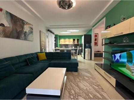 For sale: 3-bedroom apartment with 2 bathrooms and parking space!