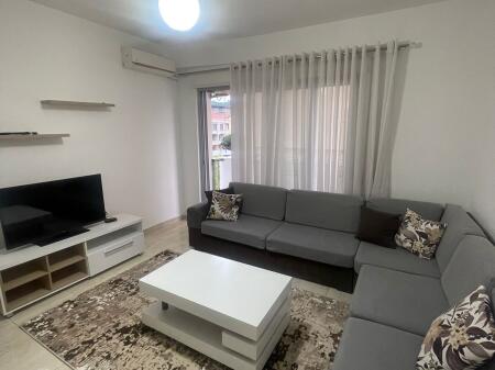 Tirana, a 2+1 apartment with a balcony is for rent on the 2nd floor, 90 m² for 800 € (Vasil Shanto, former keshi 100 meters away from kika 2).