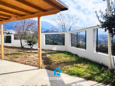 In Linze si vende un appartamento 3+1 con giardino.